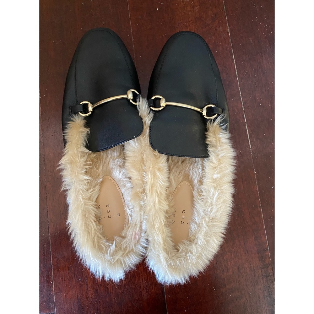 Faux fur slides size 9